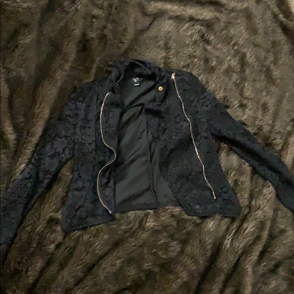 Black lace half jacket (blazer)
